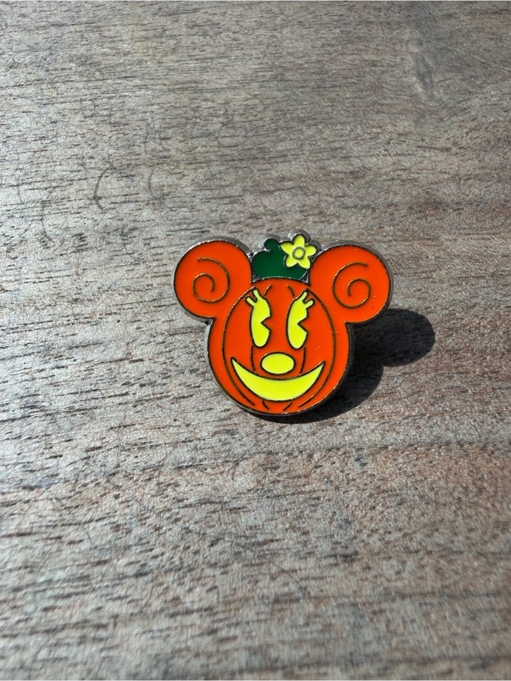 4/$20 Minnie Mouse Pumpkin Pin